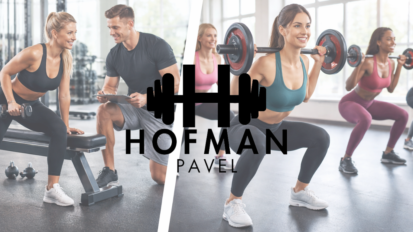 Osobní trenér vede individuální trénink v posilovně, zatímco vedle cvičí skupina lidí (jeden na jednoho vs. skupinové cvičení).